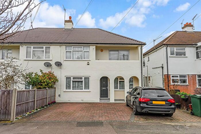 2 Bedroom Maisonette For Sale In Frances Road, Chingford, E4