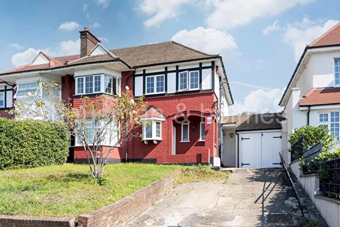 2 Bedroom Flat To Rent In Hendon Way, Hendon, NW4