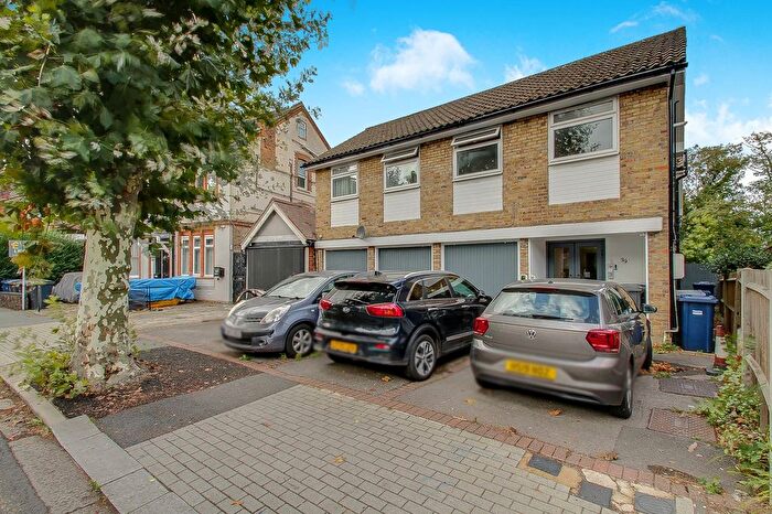 2 Bedroom Flat To Rent In The Grove, Finchley, N3