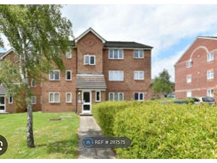 2 Bedroom Flat To Rent In Leigh Hunt Drive, London, N14