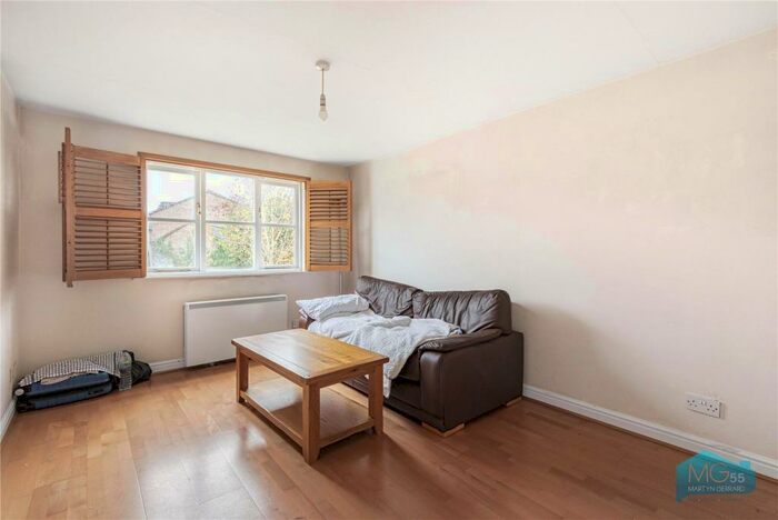 1 Bedroom Apartment To Rent In Lucas Gardens, East Finchley, N2