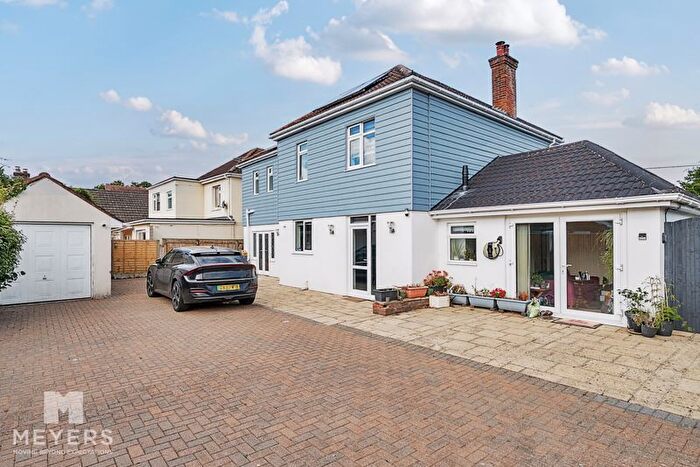 5 Bedroom Detached House For Sale In Ringwood Road, Ferndown, BH22