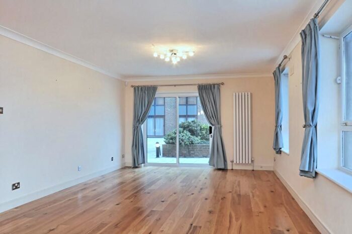 3 Bedroom Flat To Rent In Tower Bridge Wharf, St Katharines Way, E1W