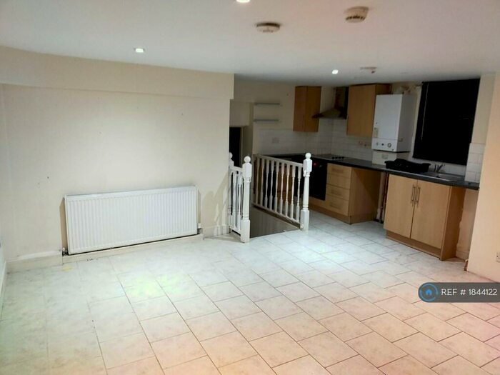 1 Bedroom Flat To Rent In High Street North, Dunstable, LU6