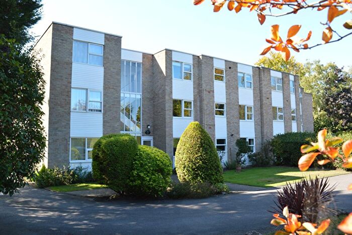 2 Bedroom Flat To Rent In Woodview Court, Queens Road, Weybridge, KT13