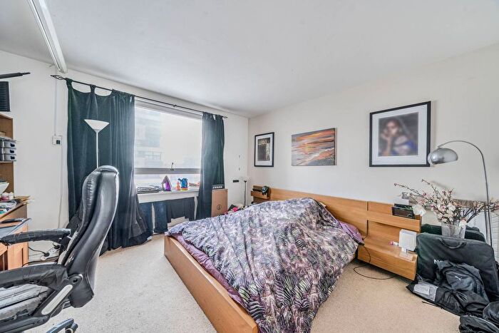 1 Bedroom Flat For Sale In The Water Gardens, Hyde Park Estate, London, W2