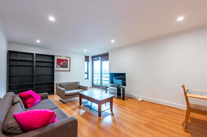 2 Bedroom Flat To Rent In Narrow Street, , Canary Wharf, London, E14