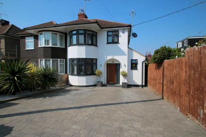 3 Bedroom Semi-Detached House To Rent In Brinkworth Close, Hockley, SS5