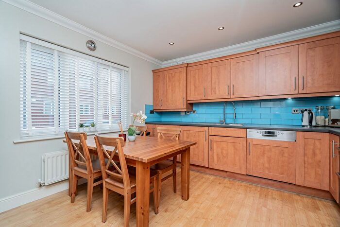 2 Bedroom Flat For Sale In Kirkwood Grove, Medbourne, Milton Keynes, MK5