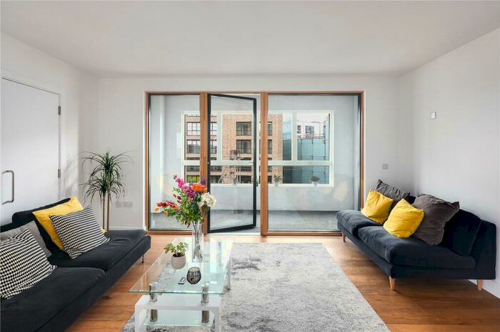 3 Bedroom Flat To Rent In Cotherstone Court, Mint Street, London, E2