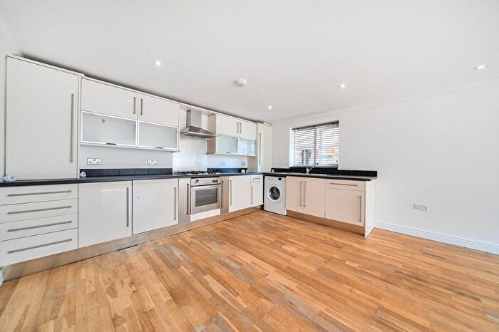 2 Bedroom Flat To Rent In Devonshire Road, Bethany Lodge, DA6