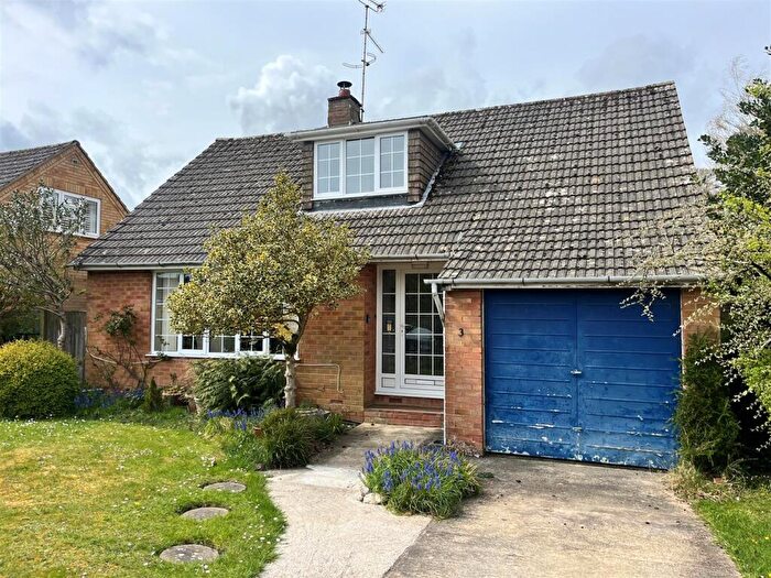 3 Bedroom Detached House For Sale In Manor Close, Urchfont, SN10