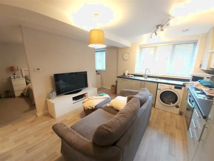 1 Bedroom Apartment To Rent In Richmond Road, Solihull, B92