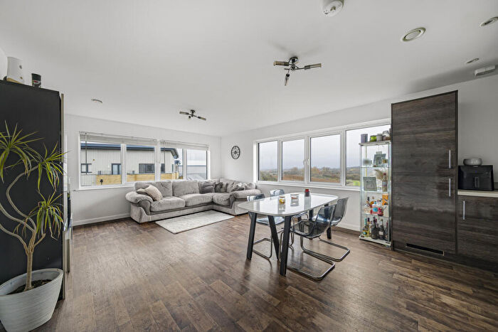 2 Bedroom Flat For Sale In Riverside Wharf, Dartford, DA1