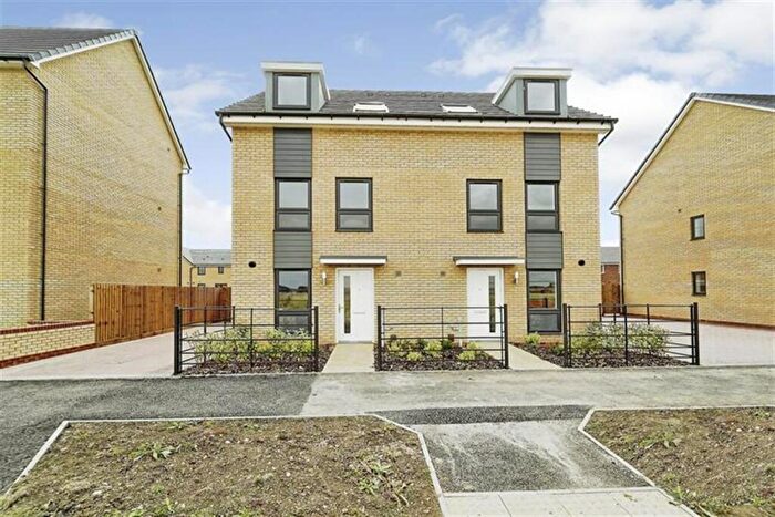 3 Bedroom Semi-Detached House To Rent In Bedroom Semi Detached House In Four Acre Drive, Houghton Conquest, MK45