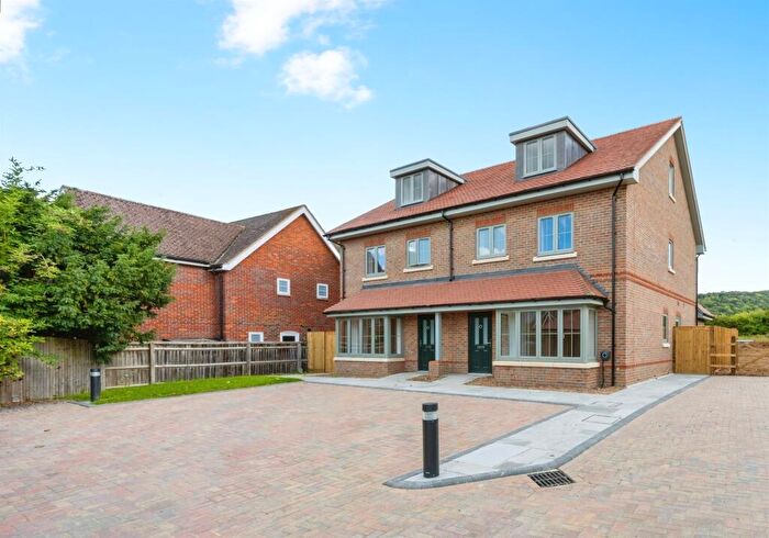 4 Bedroom Semi-Detached House For Sale In Lower Icknield Way, Chinnor, OX39