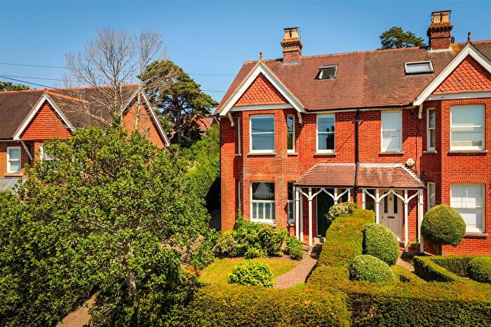 5 Bedroom Semi-Detached House For Sale In London Road, Balcombe, RH17