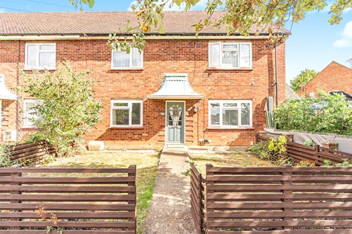 2 Bedroom Maisonette For Sale In Louvain Way, Watford, Hertfordshire, WD25