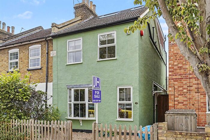 4 Bedroom Semi-detached House For Sale In Halifax Road, Enfield, EN2
