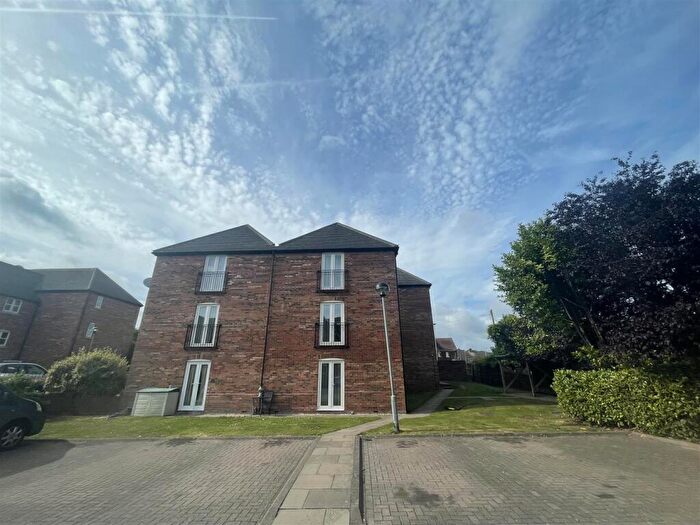 2 Bedroom Flat To Rent In Vestry Gardens, Coney Hill, Gloucester, GL4
