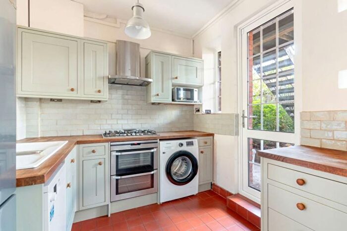 2 Bedroom Maisonette To Rent In Beeches Road, SW17