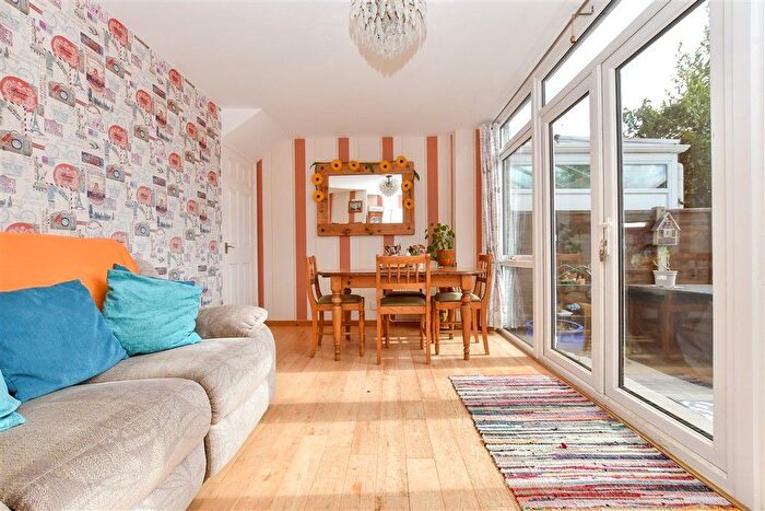 3 Bedroom Semi-detached House For Sale In Dove Close, Hythe, Kent, CT21