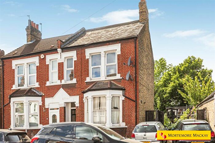 2 Bedroom House For Sale In Moffat Road, London, N13