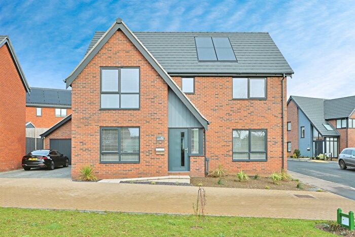 4 Bedroom Detached House For Sale In David Capp Road, Brundall, Norwich, NR13