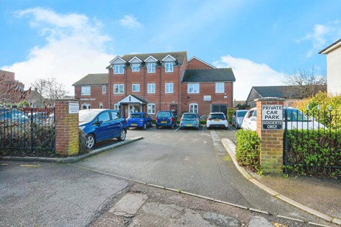 1 Bedroom Flat For Sale In Hamilton Court, Lammas Walk, Leighton Buzzard, LU7