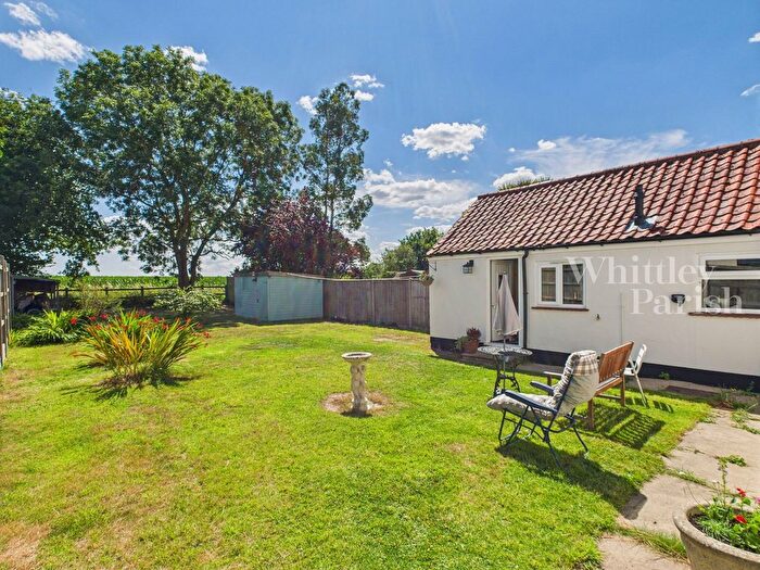 3 Bedroom Semi-Detached House For Sale In Coronation Crescent, Hempnall, NR15