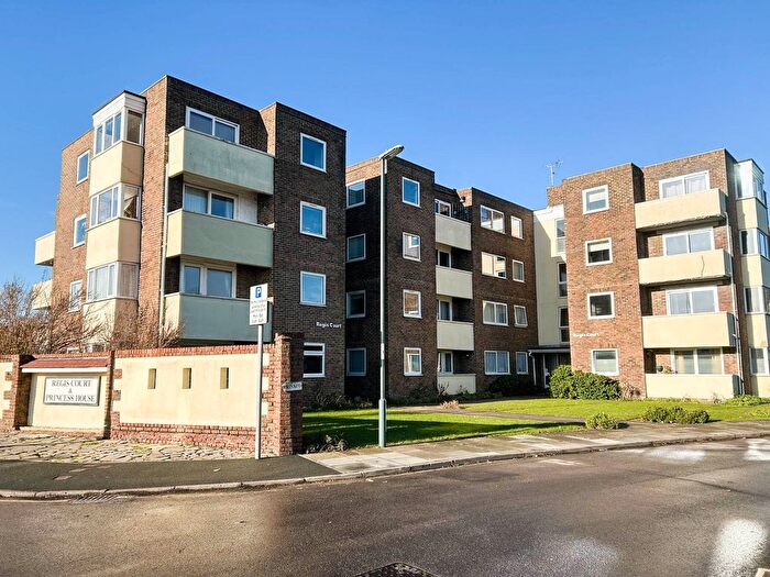 2 Bedroom Flat For Sale In Regis Court, Bognor Regis, PO21