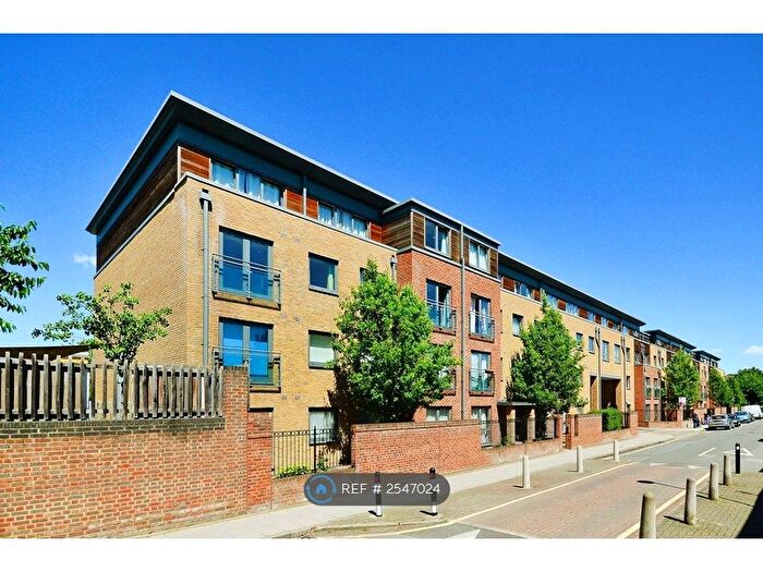 3 Bedroom Flat To Rent In Effra Parade, London, SW2