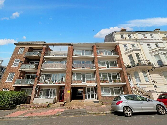 1 Bedroom Flat For Sale In Jevington Gardens, Eastbourne, BN21