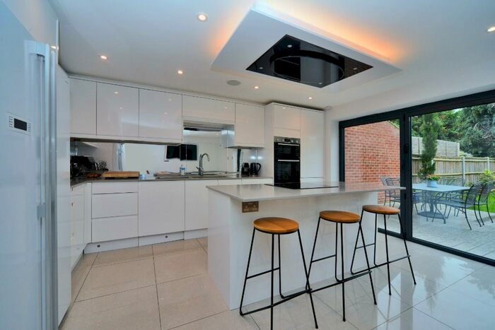 5 Bedroom Town House To Rent In Spurfield, West Molesey, Surrey, KT8