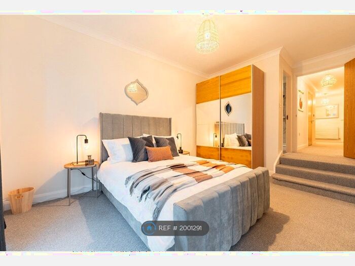 2 Bedroom Flat To Rent In Harrogate Road, Leeds, LS17