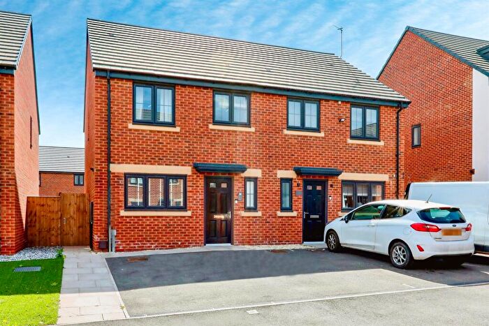 3 Bedroom Semi-Detached House For Sale In Shaftsbury Green, Costhorpe, Worksop, S81