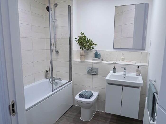 2 Bedroom Flat For Sale In Plot – Bed Apartment, Block F, Rivermead Gardens, Alton, GU34