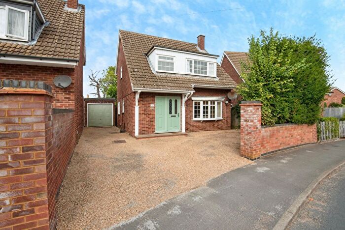 3 Bedroom Detached House For Sale In Poplar Drive, Royston, SG8