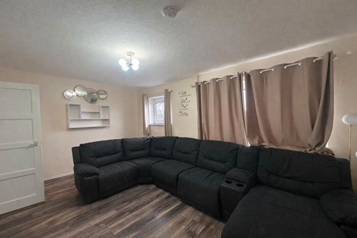 2 Bedroom House To Rent In Chillingworth Crescent, Headington, Oxford, OX3