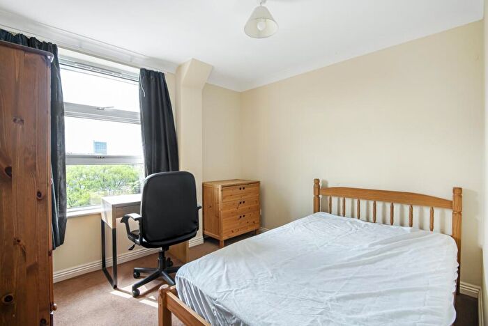 2 Bedroom Apartment To Rent In Worgan Street London, SE16