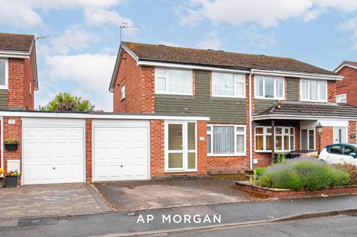 3 Bedroom Semi-Detached House For Sale In Grayshott Close, Bromsgrove, Worcestershire, B61