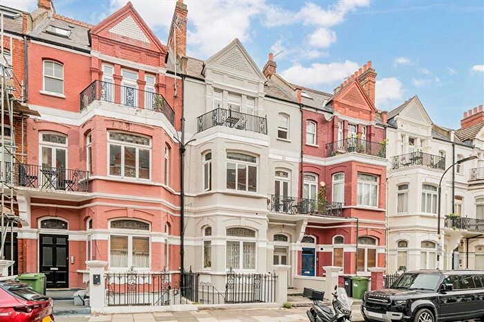 1 Bedroom Flat To Rent In Castletown Road, West Kensington, W14