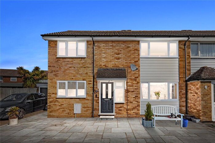 4 Bedroom Semi Detached House For Sale In Bandhills Close, South Woodham Ferrers, Chelmsford, Essex, CM3