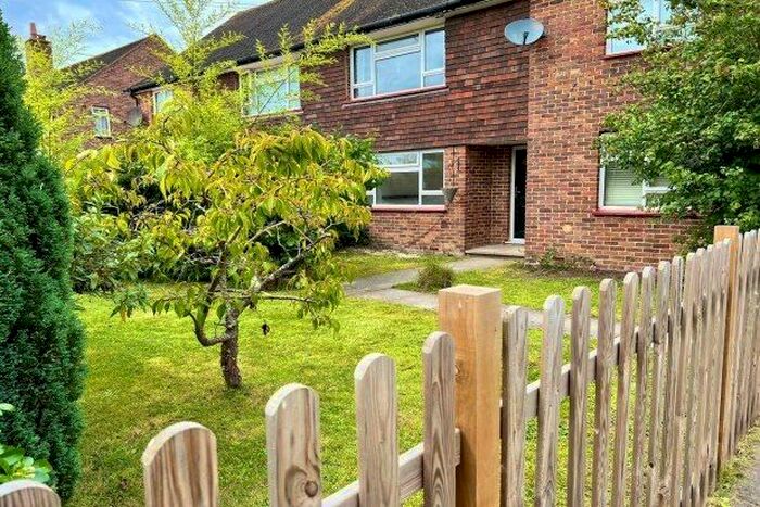 1 Bedroom Flat To Rent In Spiceall, Guildford, GU3