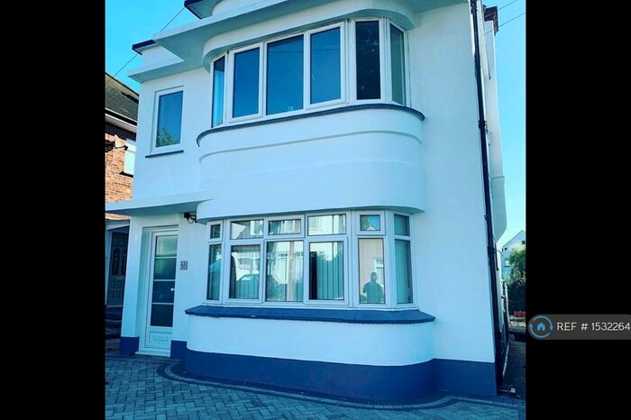 2 Bedroom Flat To Rent In Station Road, Leigh-On-Sea, SS9