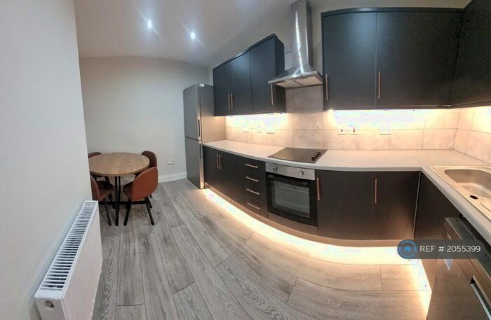 4 Bedroom Flat To Rent In Glasgow, Glasgow, G3