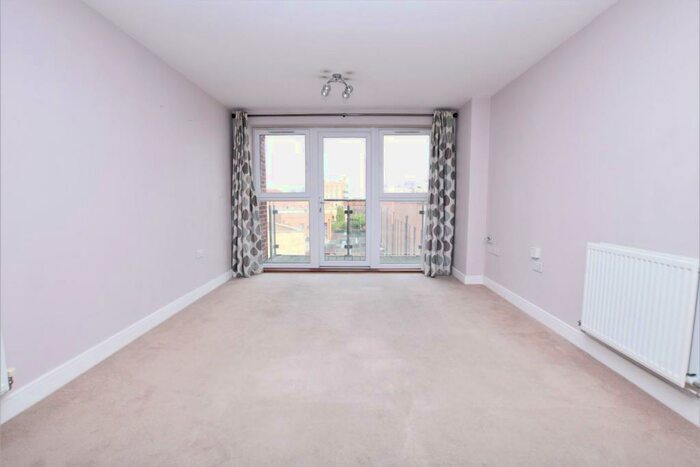 2 Bedroom Flat To Rent In Brunel House, Dagenham, RM6