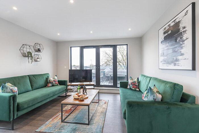 3 Bedroom Penthouse To Rent In Armscroft Road, Gloucester, GL2
