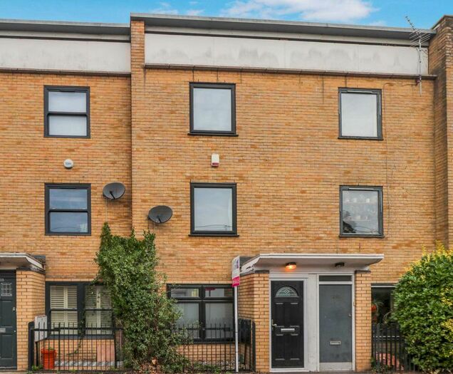 2 Bedroom Maisonette To Rent In Well Street, Hackney, E9