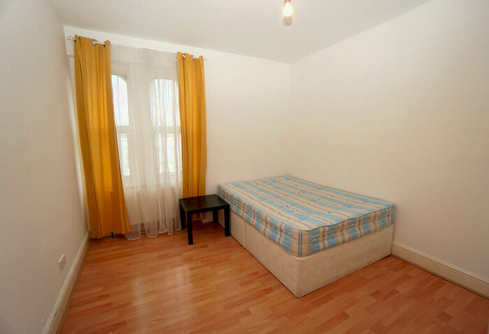 3 Bedroom Flat To Rent In Seven Sisters Road, London, Islington, N4